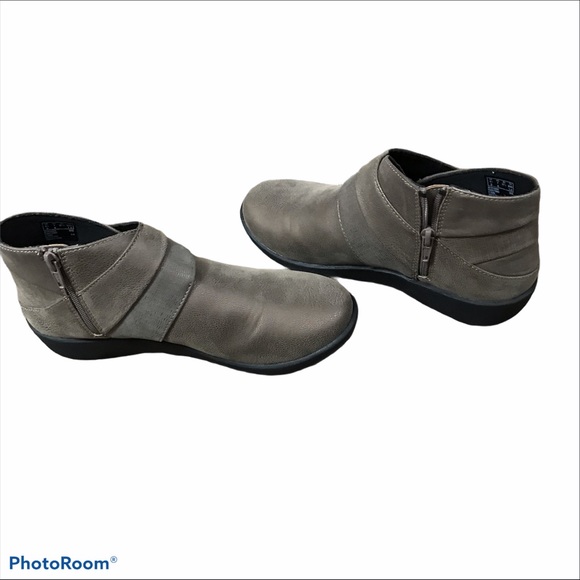 Clark’s Cloudsteppers Sillian Rani Ankle Bootie size 7 Never Worn - Picture 5 of 12